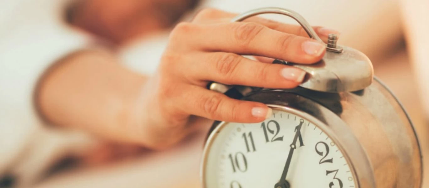 Γιατί ξυπνάς ακριβώς πριν χτυπήσει το ξυπνητήρι: Δεν είναι τόσο προφανές όσο νομίζεις…